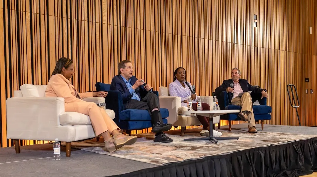 Chris Wallace y otros periodistas veteranos hablan sobre equidad, confianza y los desafíos actuales de los medios en el evento de Poynter en D.C.