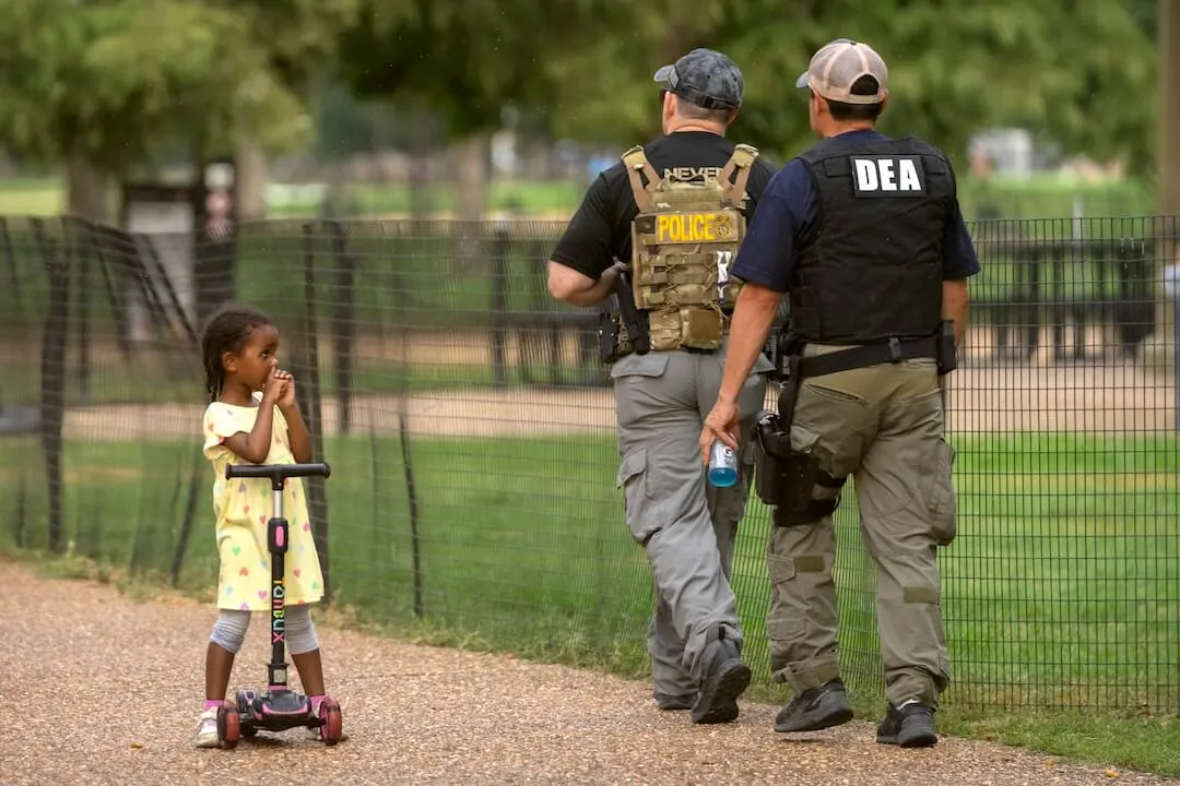 Washington, D.C., está repleta de jornalistas. Aqui está uma cartilha sobre filmar policiais e soldados em locais públicos