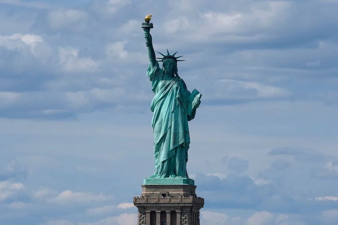 Francia le dio a los Estados Unidos la estatua de la libertad. Qatar ofreció a Trump un avión de $ 400 millones. Los expertos dicen que no es lo mismo