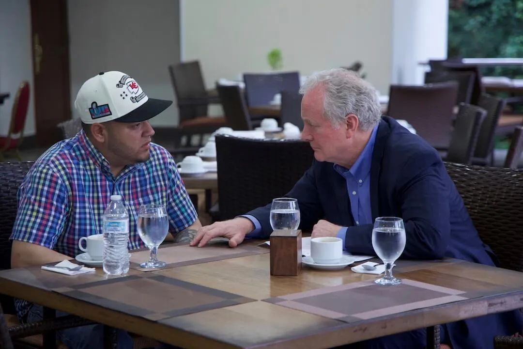 Trump dobrou sua reivindicação de tatuagem em uma entrevista da ABC. Terry Moran e especialistas chamam de falso.