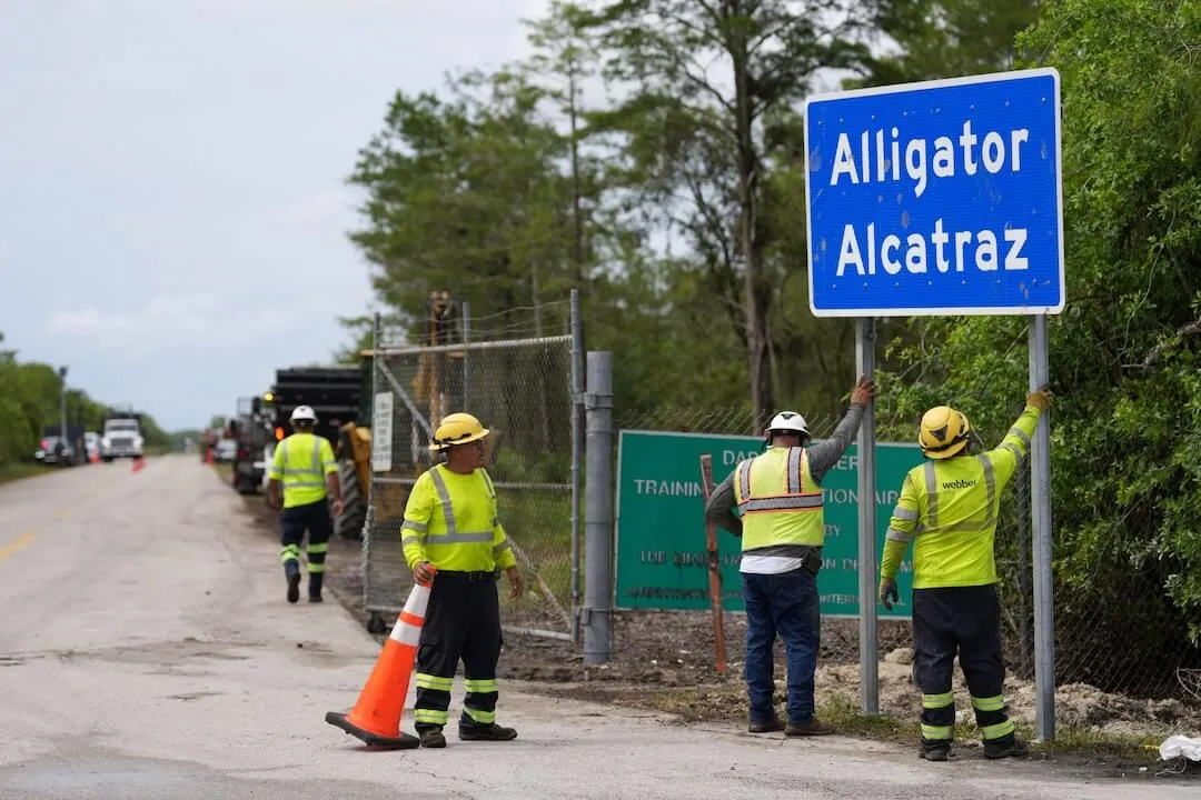 Ron DeSantis afirma impacto ambiental ‘zero’ do Alligator Alcatraz. Isso é falso
