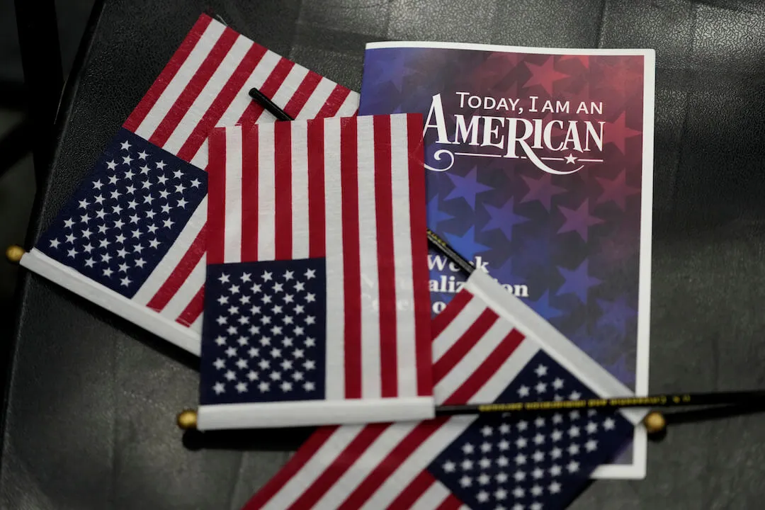 O governo dos EUA pode revogar sua cidadania? O que saber sobre desnaturalização