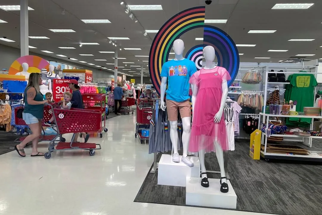 Não, a Target não cortou sua coleção Pride em favor de uma coleção ‘America First’
