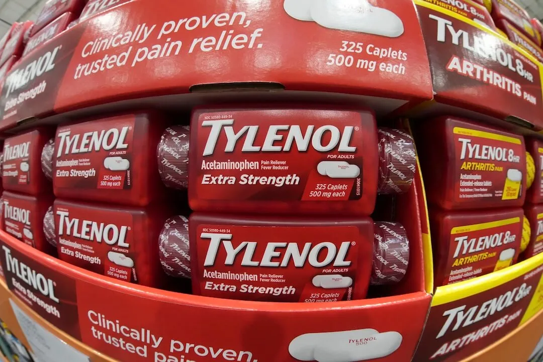 On s’attend à ce que le HHS relie le Tylenol pendant la grossesse à l’autisme, mais la recherche ne le soutient pas