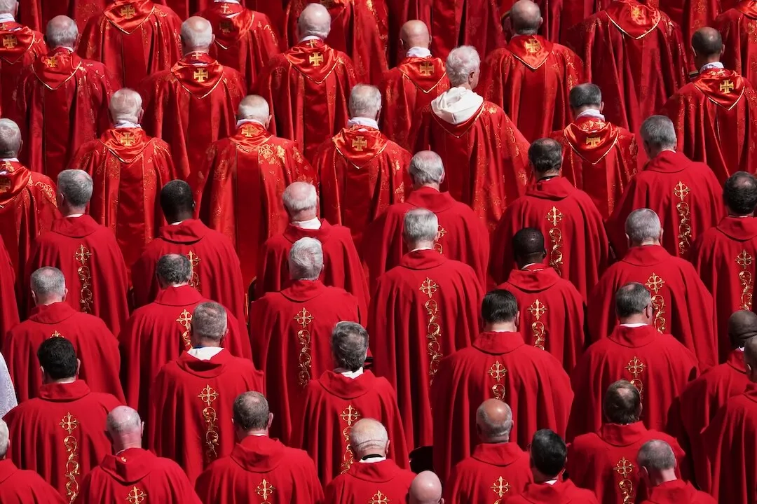 Quanto è accurato il termine “Conclave” nel descrivere il processo di elezione papale? Abbiamo verificato i fatti del film