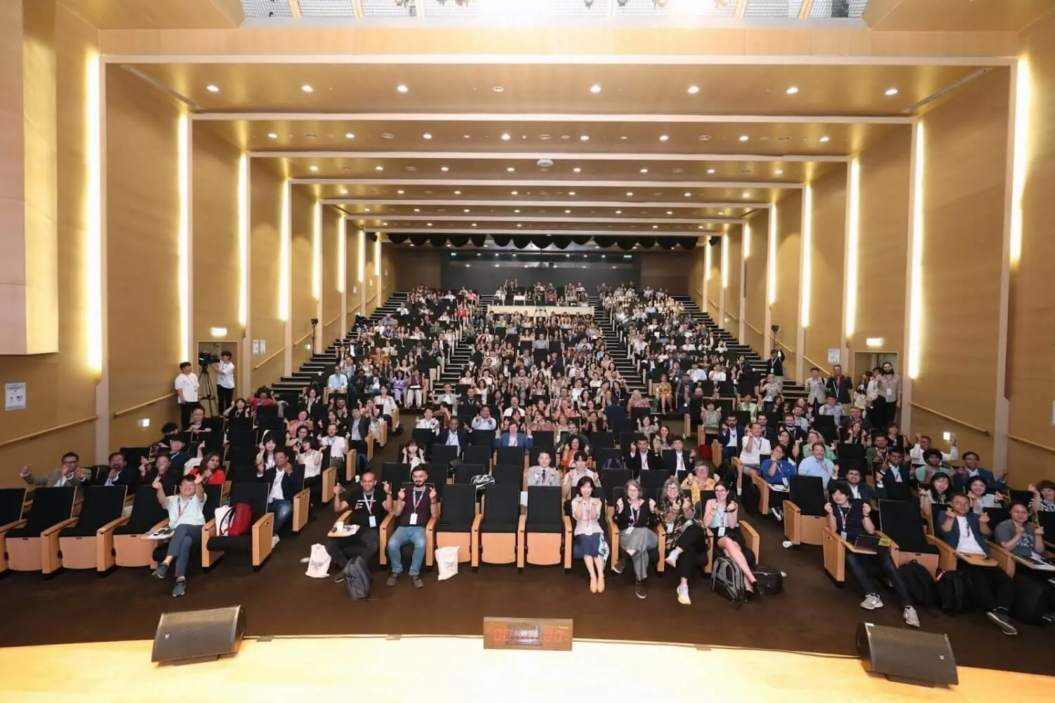 Los verificadores de hechos perseveran mientras los políticos y las plataformas aumentan la presión