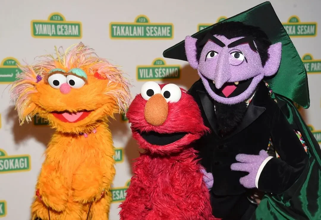 La representante Marjorie Taylor Greene está equivocada, Sesame Street no fue reemplazada por Drag Queen Storytime