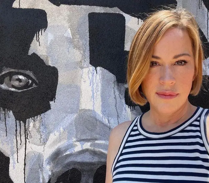 Molly Ringwald comparte obituario emocional para el músico de jazz Padre Bob Ringwald