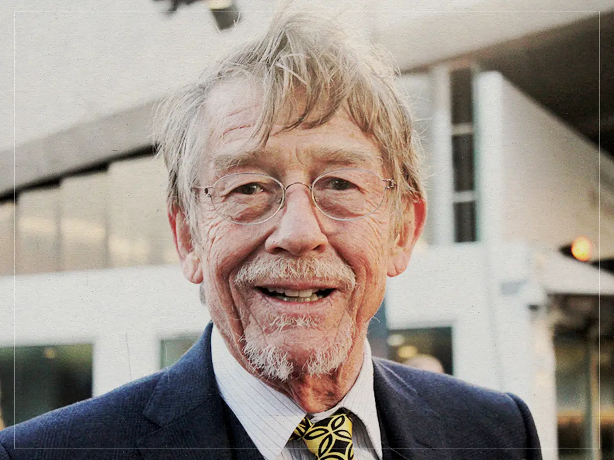 John Hurt acha que Bong Joon-ho é o segundo de Alfred Hitchcock: muito mais inteligente