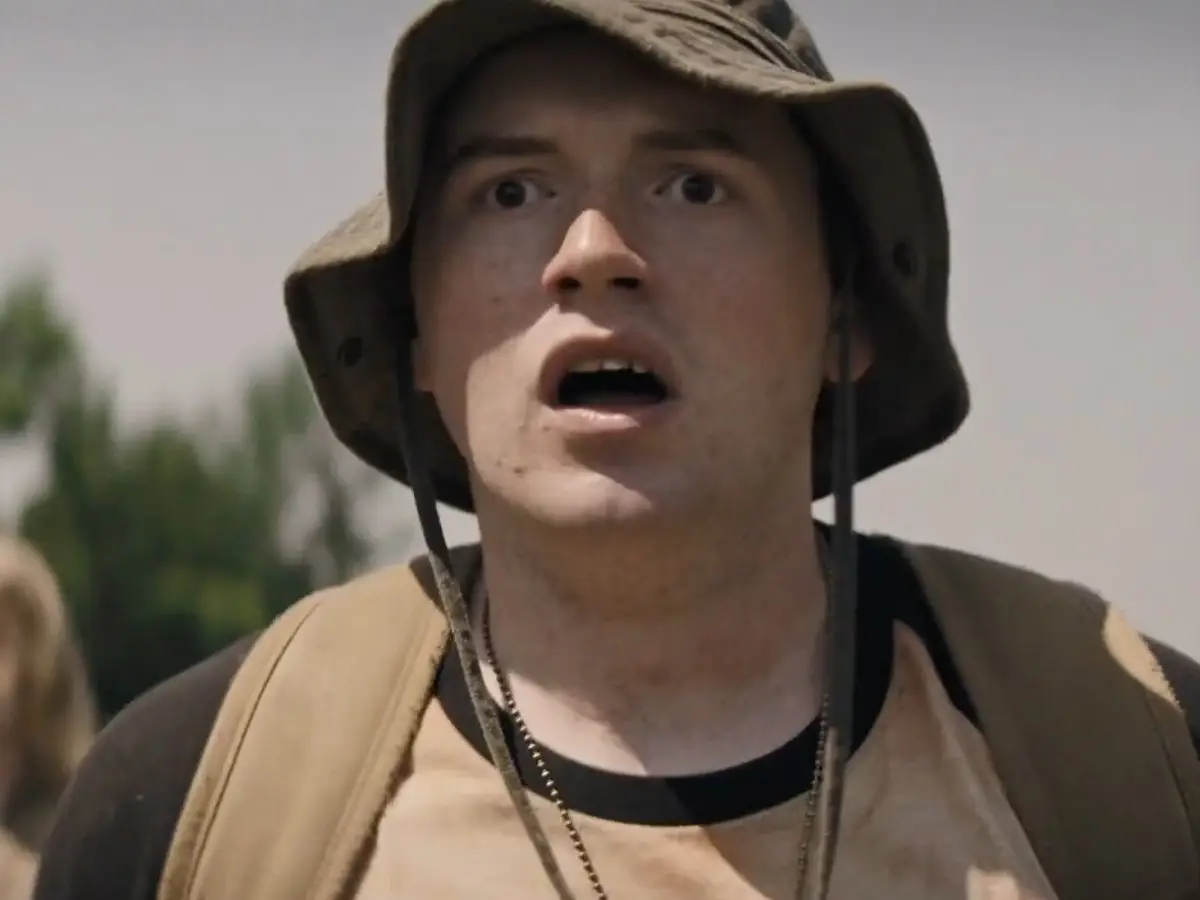 Mira el horrible trailer para el Long Walk de Stephen King protagonizado por Mark Hamill