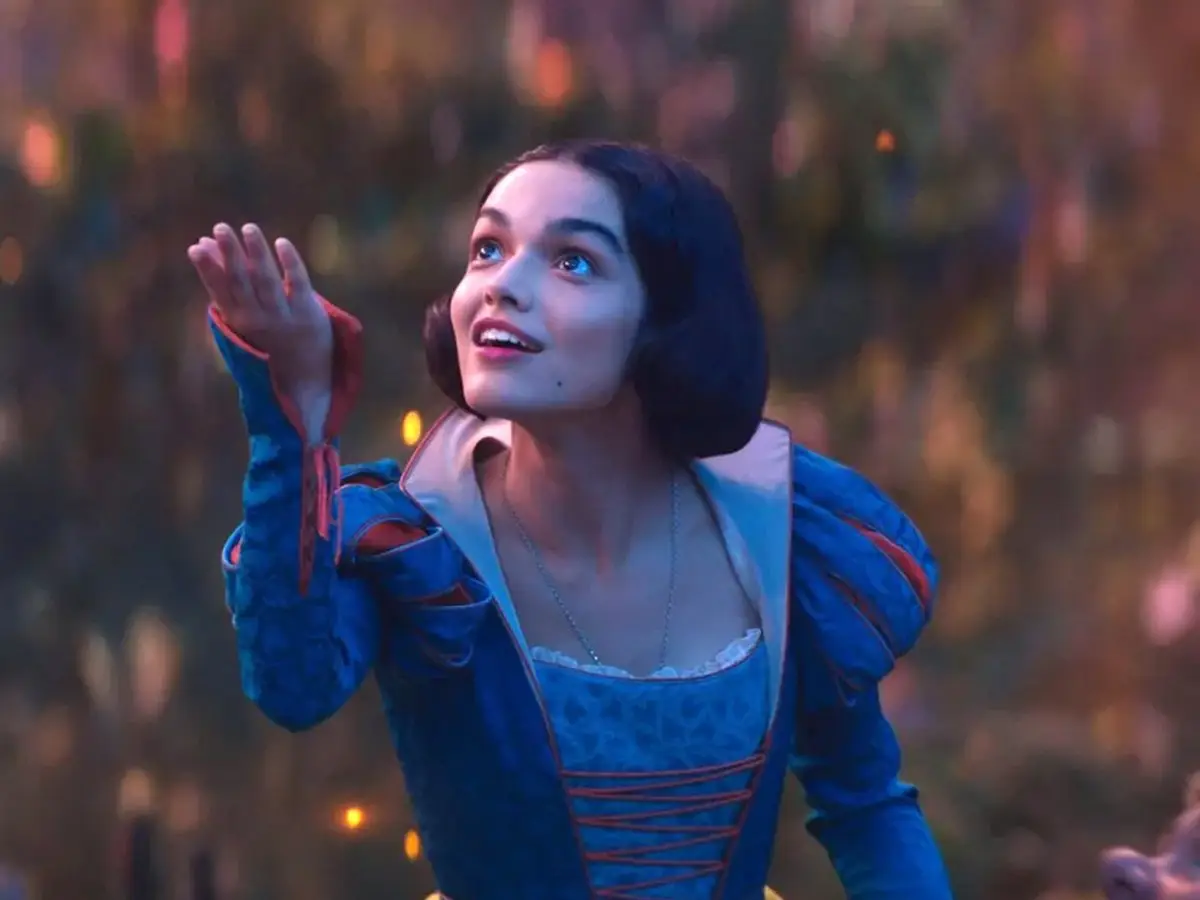 El hijo del productor de Blancanieves culpa al fracaso de la película en la política de Rachel Zegler