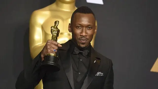 Mahershala Ali de Moonlight se torna o primeiro ator muçulmano a ganhar um Oscar