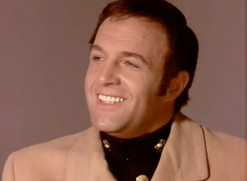 Dê uma olhada em James Caan quando Marlon Brando imita em seu teste na tela para o padrinho