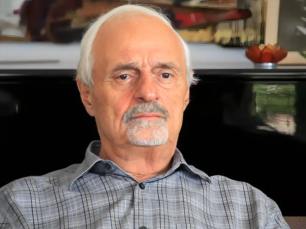 O primeiro diretor de sangue, Ted Kotcheff, morreu aos 94 anos de idade