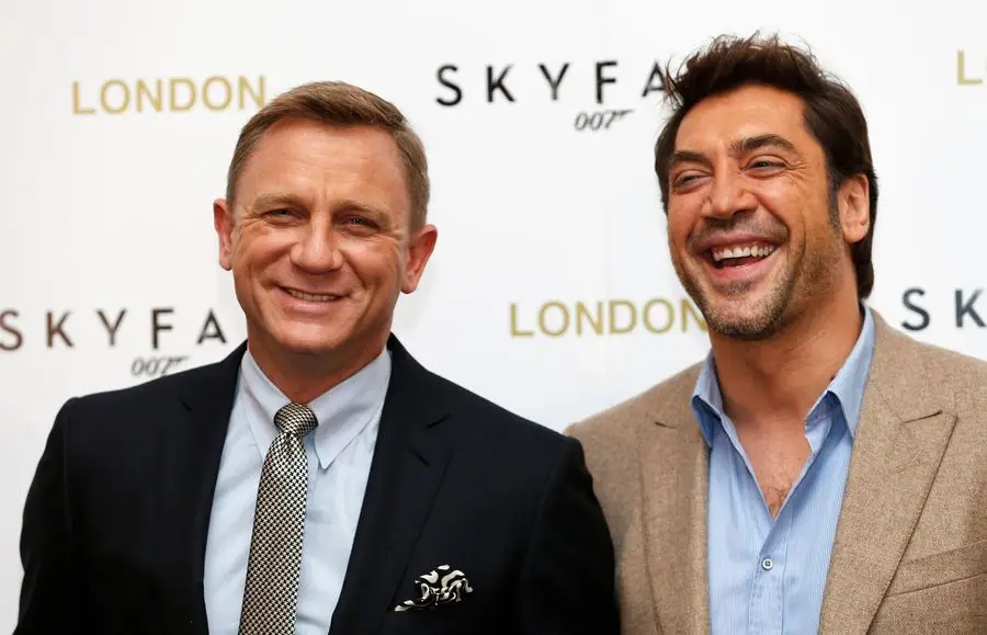 Javier Bardem disfrazado de Bond Girl para Daniel Craig