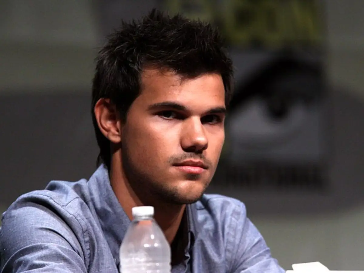 O filme de Taylor Lautner, que matou sua carreira