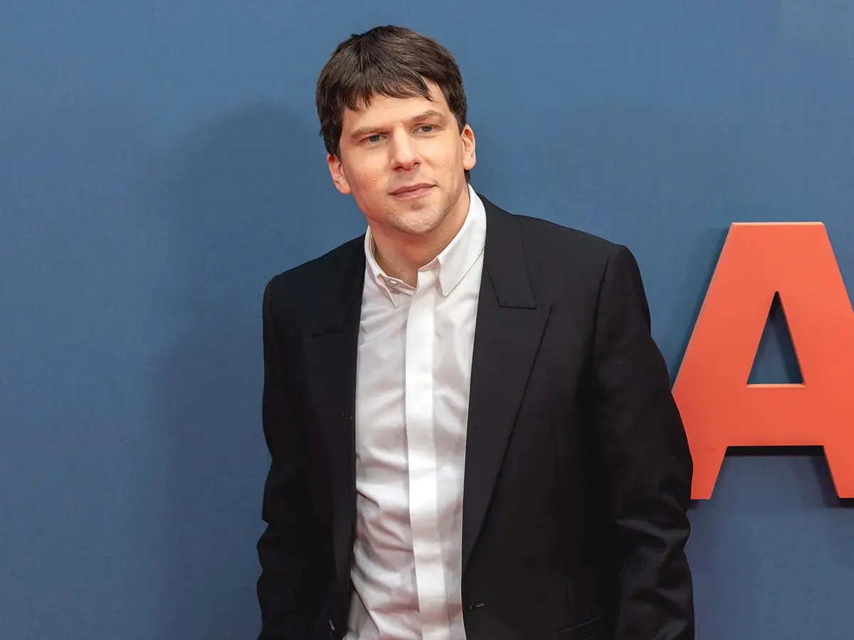 Elenco revelado para la nueva película de comedia musical de Jesse Eisenberg A24