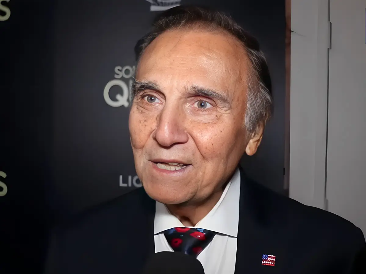 A conexão francesa Tony Lo Bianco aos 87 anos