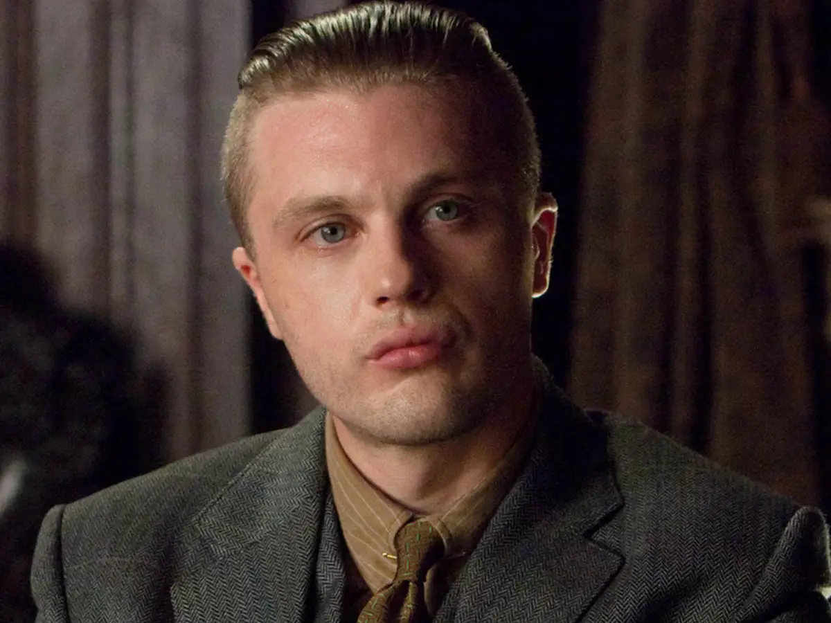 Michael Pitt foi preso em Nova York por abuso sexual