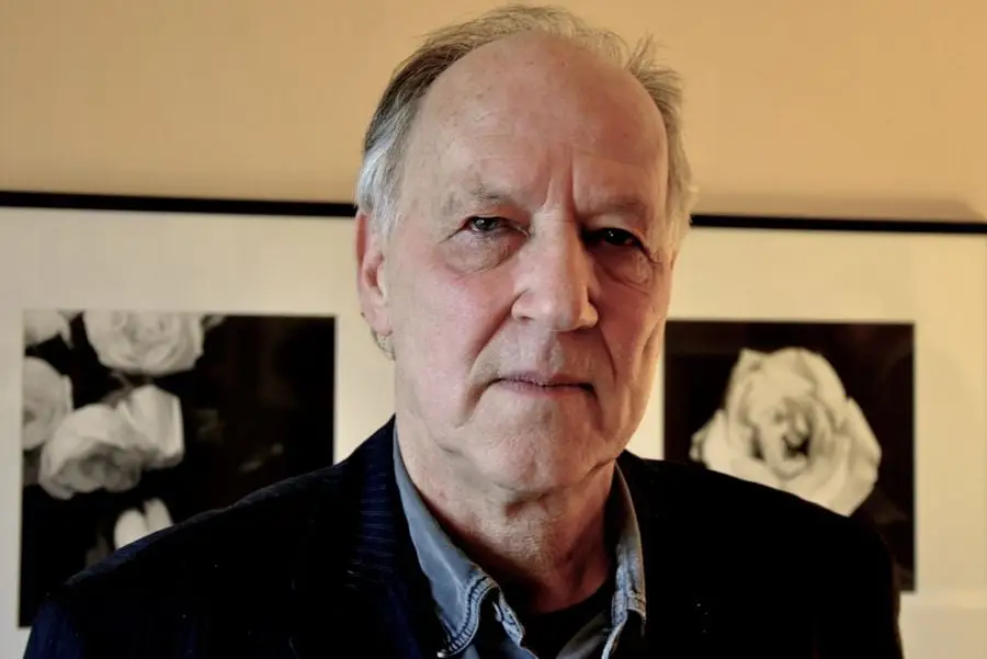 Explorando la obsesión de Werner Herzog con los pollos