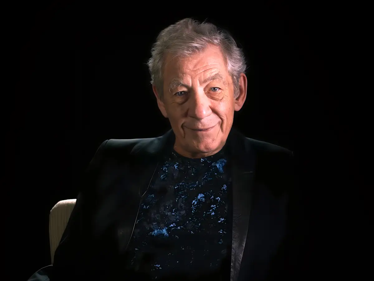 Ian McKellen é hospitalizado após o acidente do West End