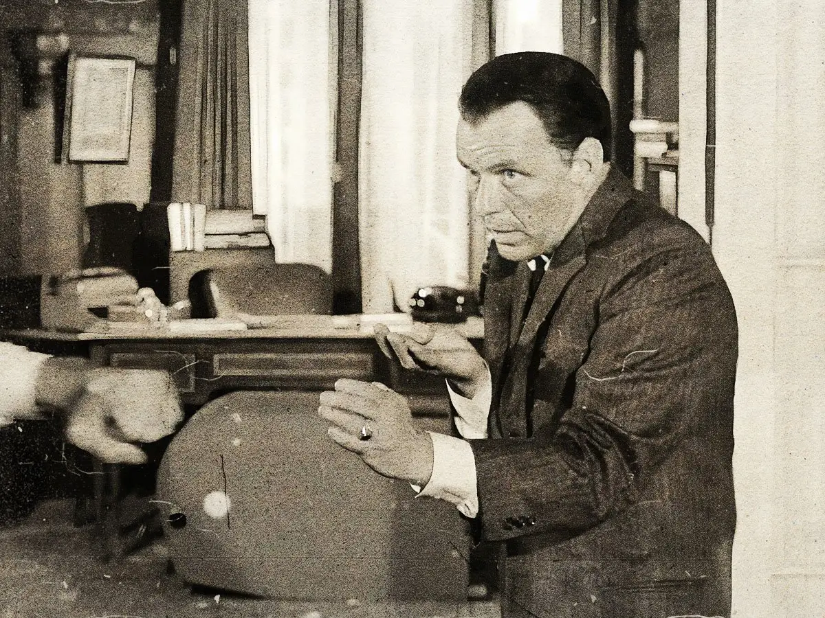O filme de Frank Sinatra foi proibido por ele no papel principal em: teria sido sensacional