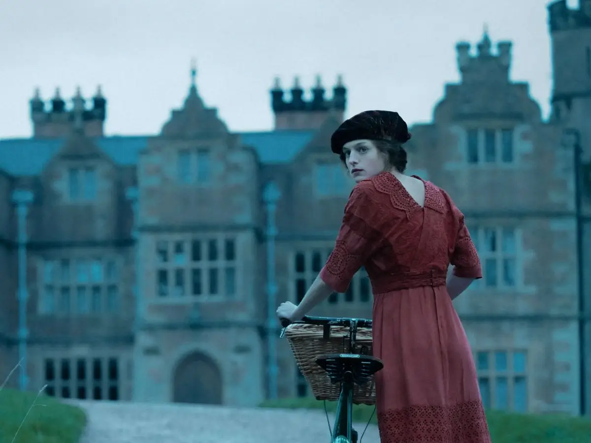 Netflix recruta Emma Corrin, Jack Lowden e Olivia Colman para orgulho e preconceitos