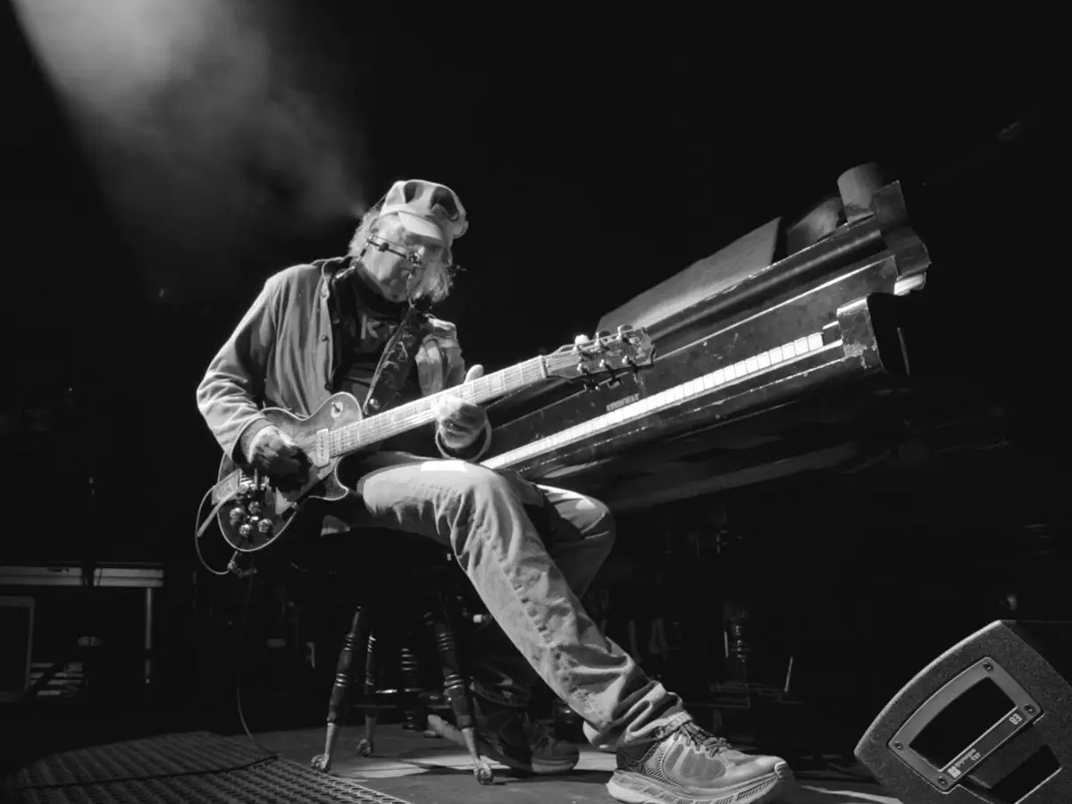 Revisão do filme Neil Young - Coastal: Como fazer um homem fascinante chato