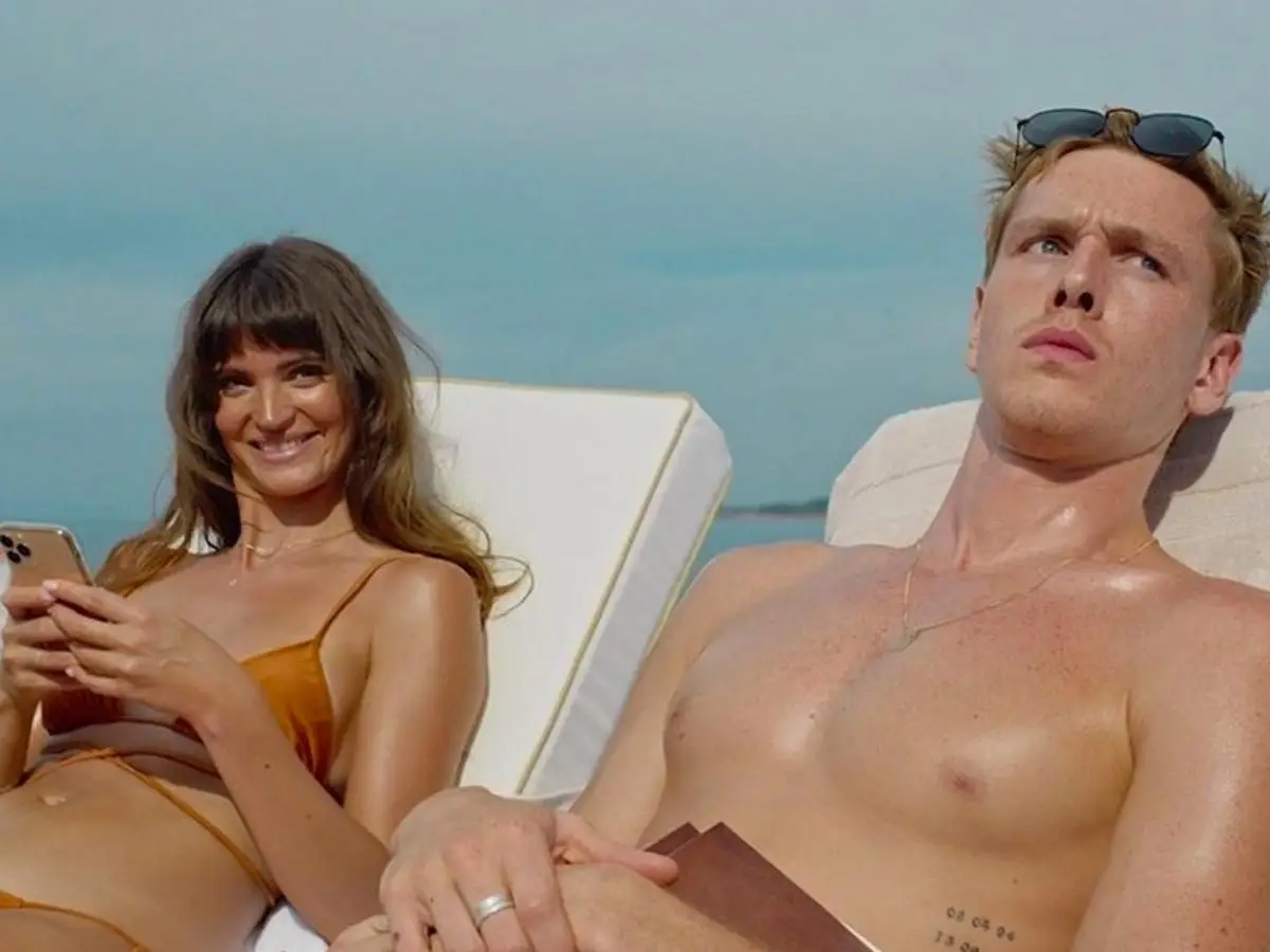 Revisión del Triángulo de la tristeza: Ruben Östlund lee Marx en un crucero de lujo