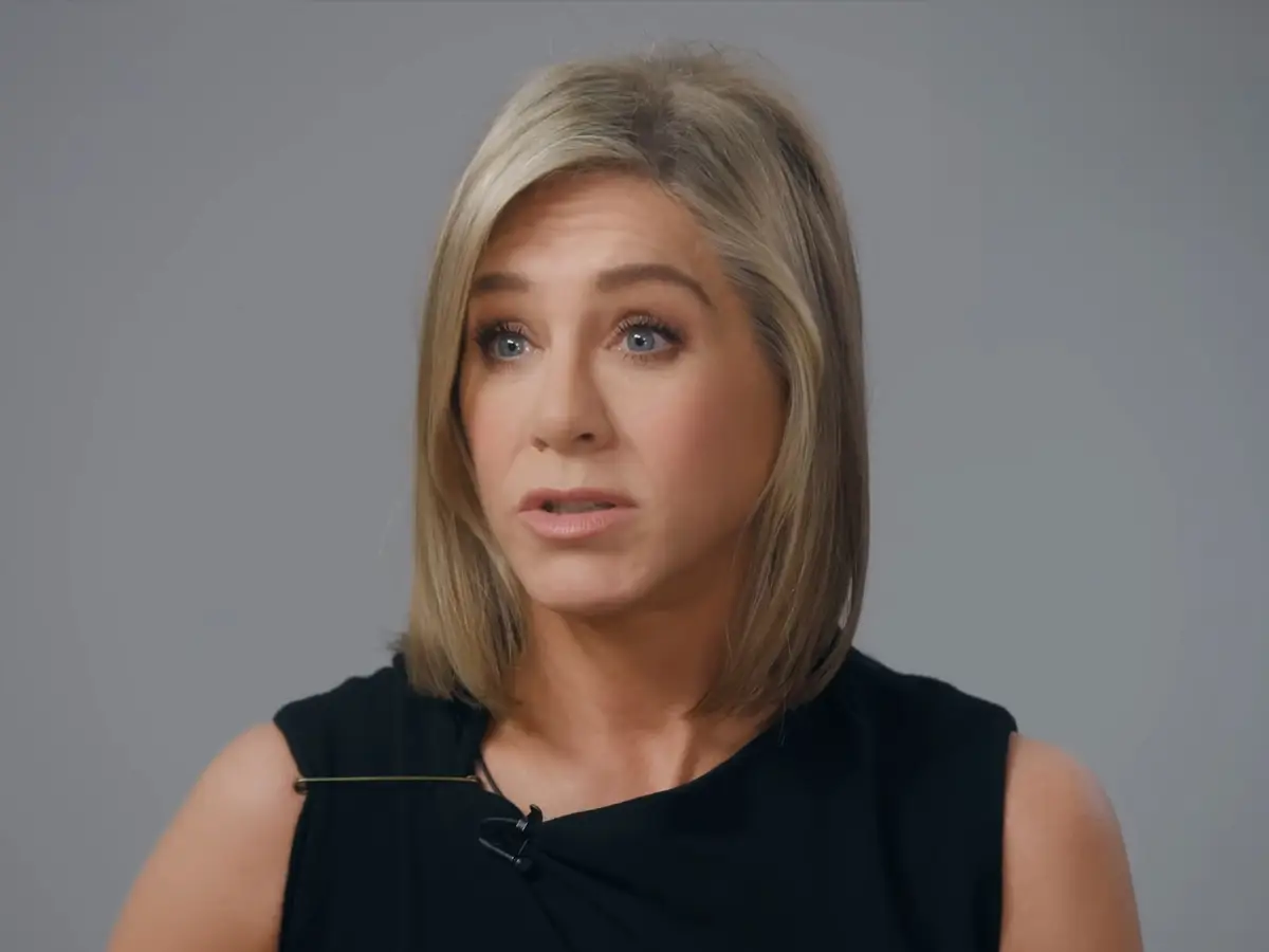 Homem que caiu na casa de Aniston em Jennifer, acusada de assédio e vandalismo