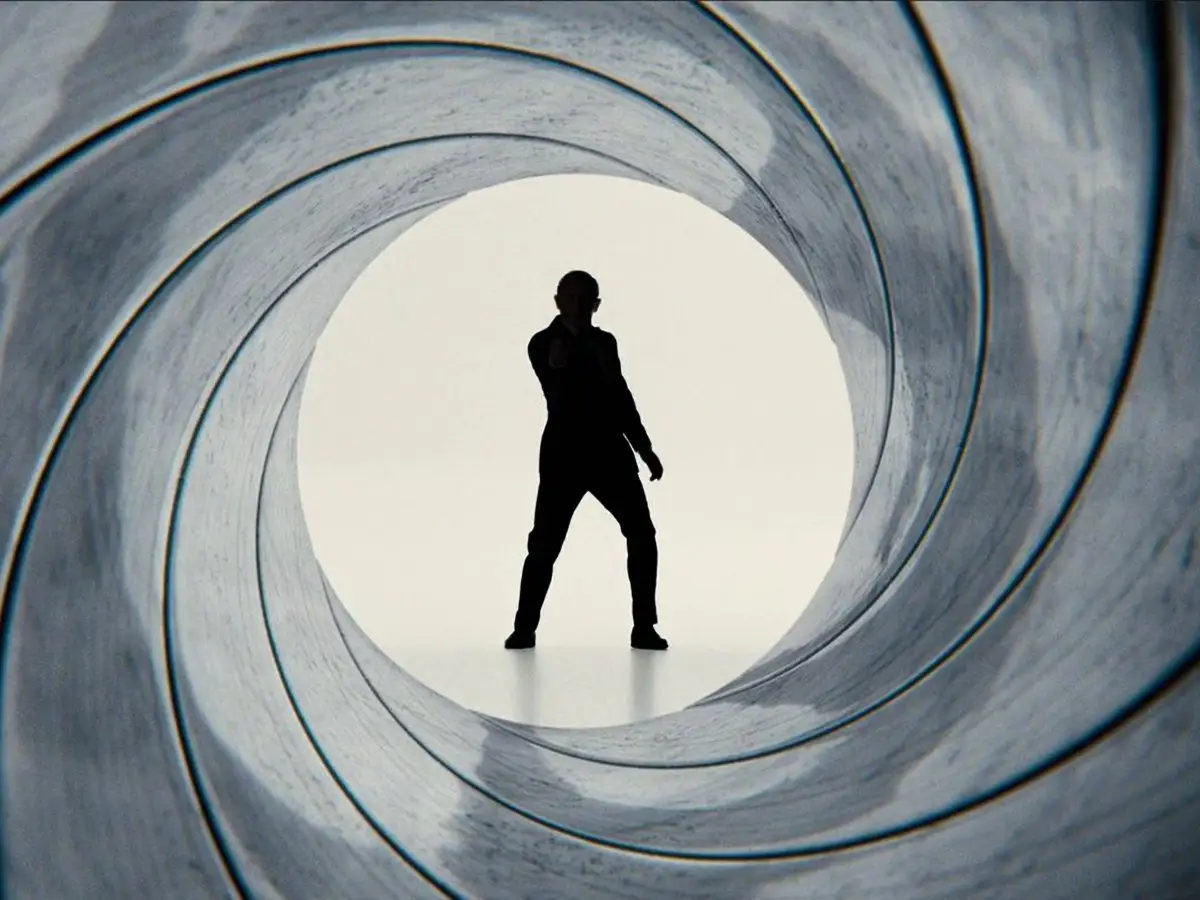 O ator Ian Fleming apareceu em James Bunt, mas acabou como o objetivo da piada