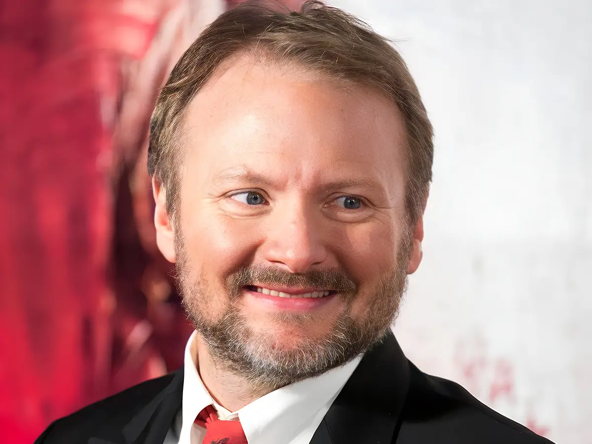 Rian Johnson refuta las afirmaciones del CEO de Netflix que los cines están desactualizados