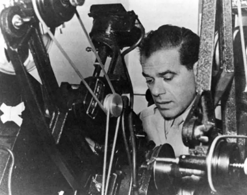 LO Esquema: Rechherche de Frank Capras Vision Unico