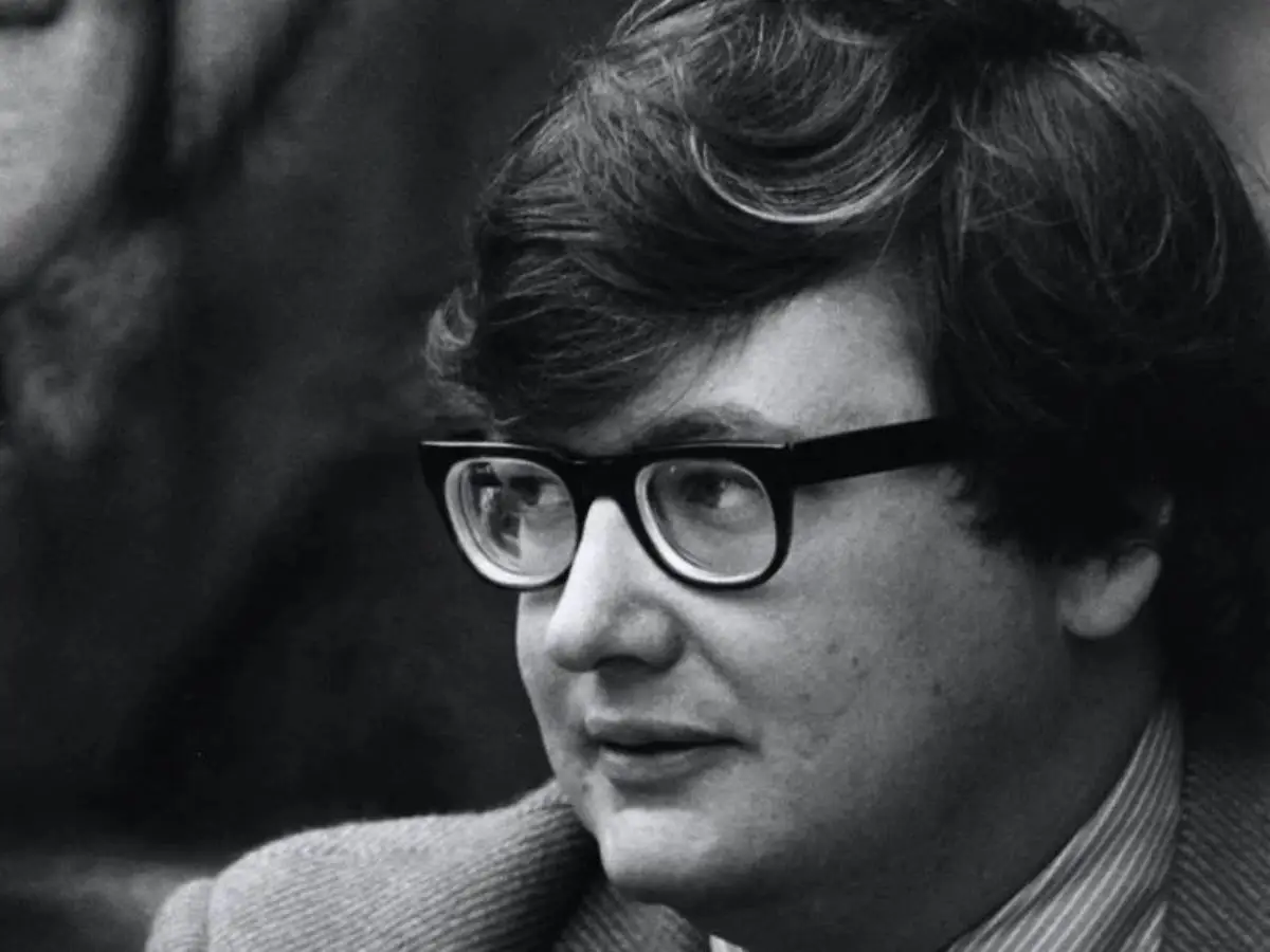 Filme de comédia Roger Ebert Hat Plus