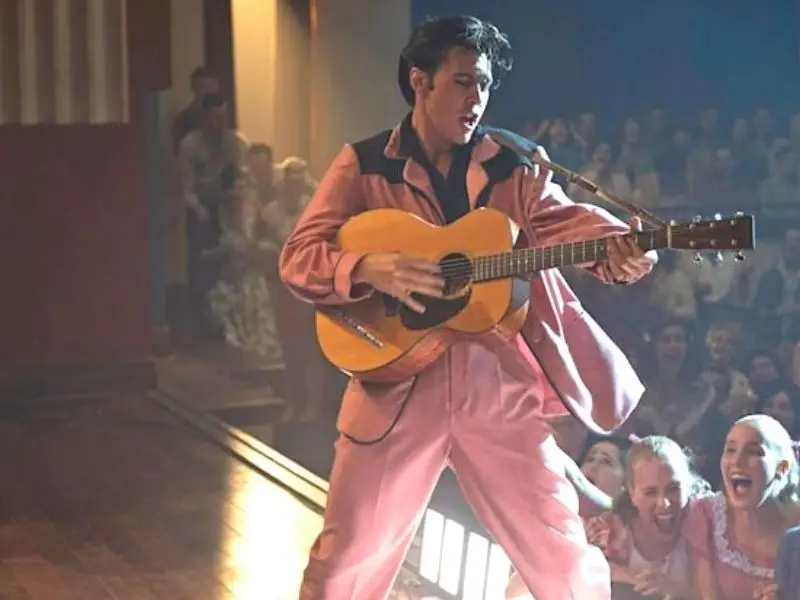 Baz Luhrman anunciou o início da Copa Elvis em concerto