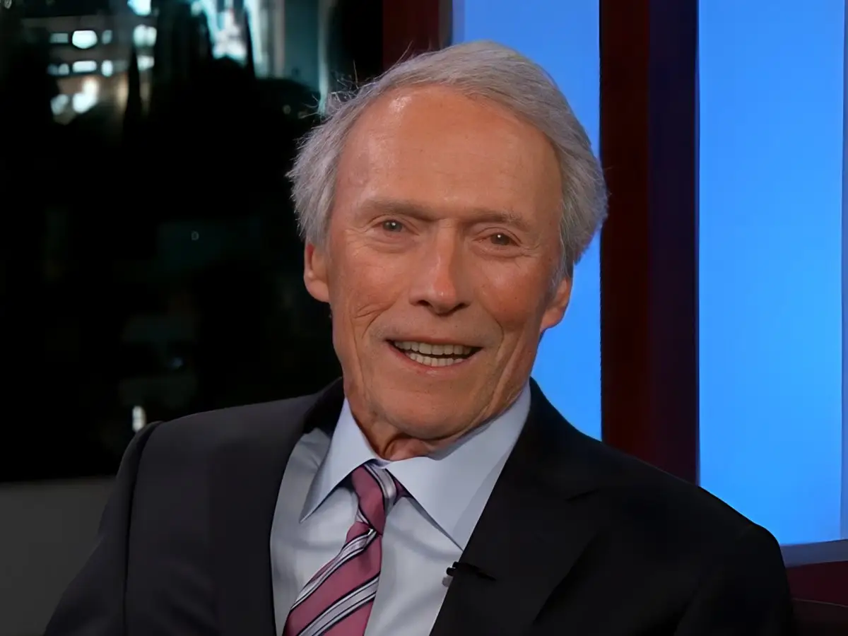 ¿Cuál fue la primera película de Clint Eastwood como director?