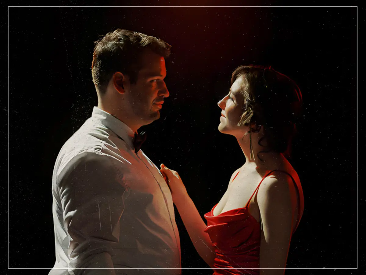 ¿Te conozco desde alguna parte? Revisión de la película: una película romántica extraña pero entretenida