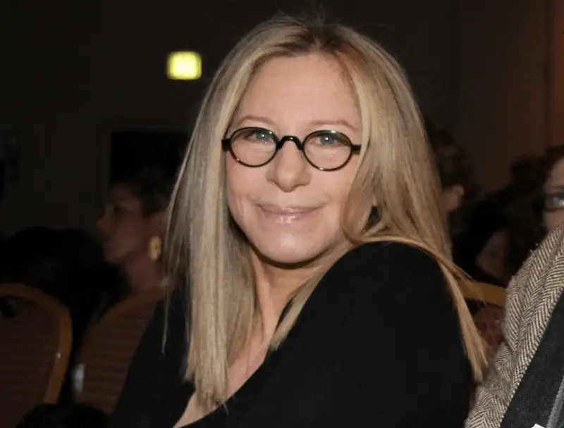 Barbra Streisand revelou como Robert Redford convenceu