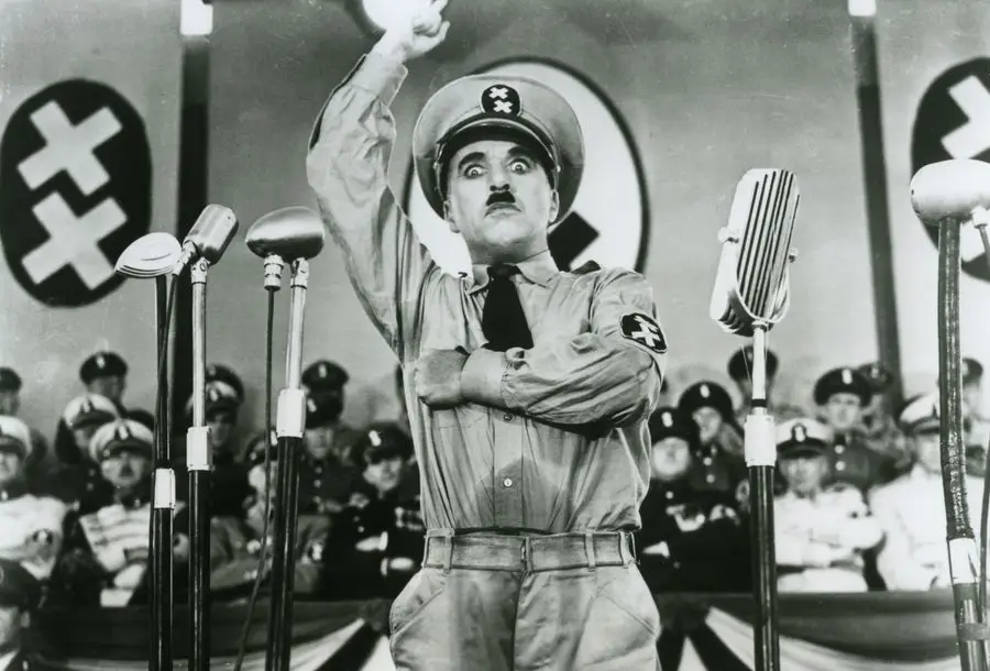 O filme de Charlie Chaplin que Adolf Hitler viu duas vezes
