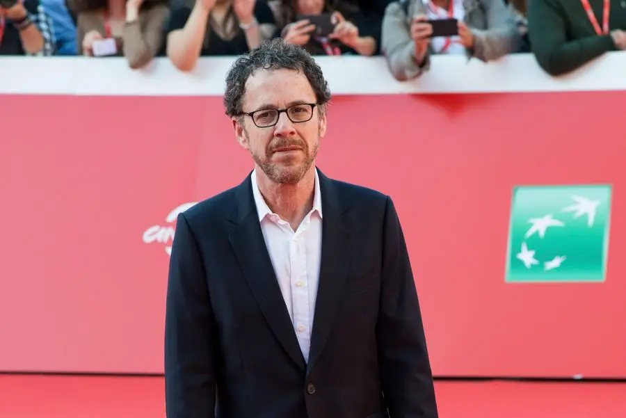Ethan Coen se dispuso a dirigir una película de comedia de viaje de Lesbian Road