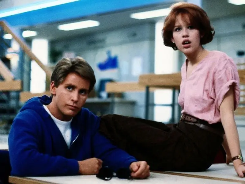 Como Molly Ringwald se tornou o ícone da juventude dos anos 80?