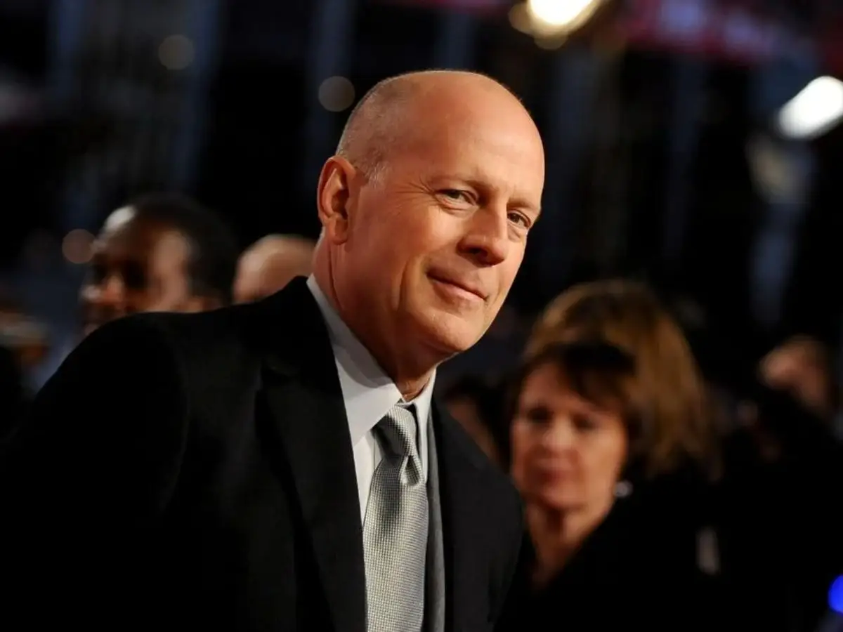 O filme destruído pelo ego por Bruce Willis: The 800 Tones Gorilla e sabia