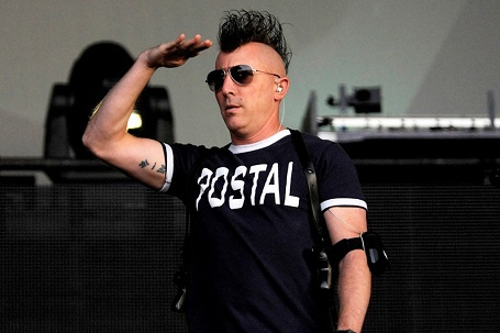 maynard james keenan's Chinese symbols tattoo on his inner biceps
