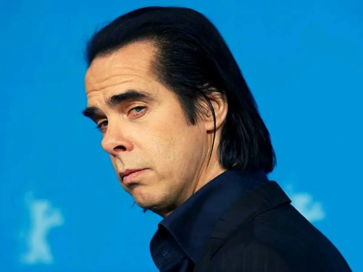 Nick Cave diz que a rainha Elizabeth é a mulher mais carismática que conheci