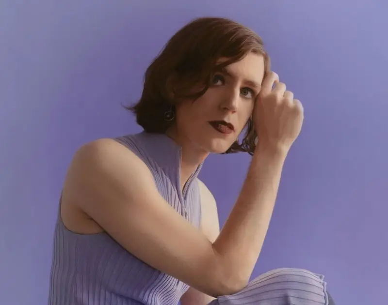 Ezra Furman destrói o mundo com o novo álbum, que fazemos chamas
