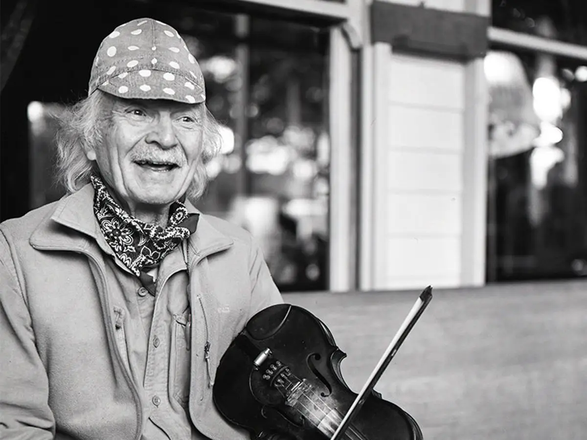 O popular ícone Michael Hurley morreu aos 83 anos de idade