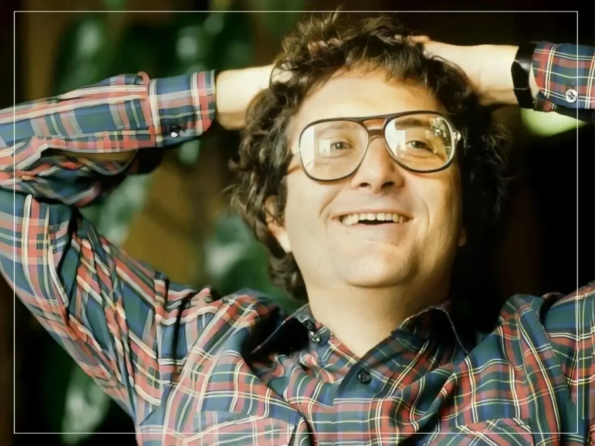 El himno Randy Newman llamó ignorante y orgulloso de ello