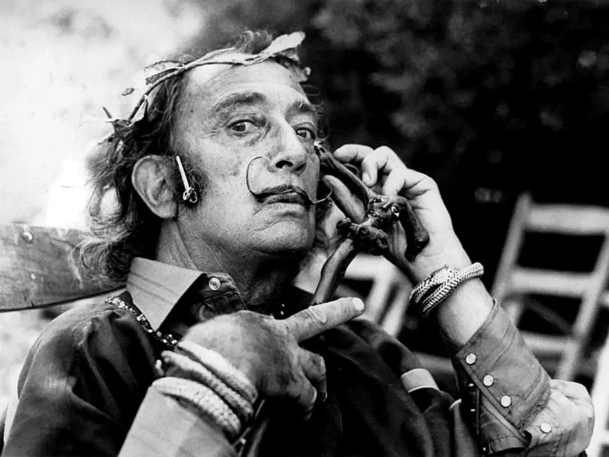 666: O álbum Salvador Dalí comparou com Sagrada Familia