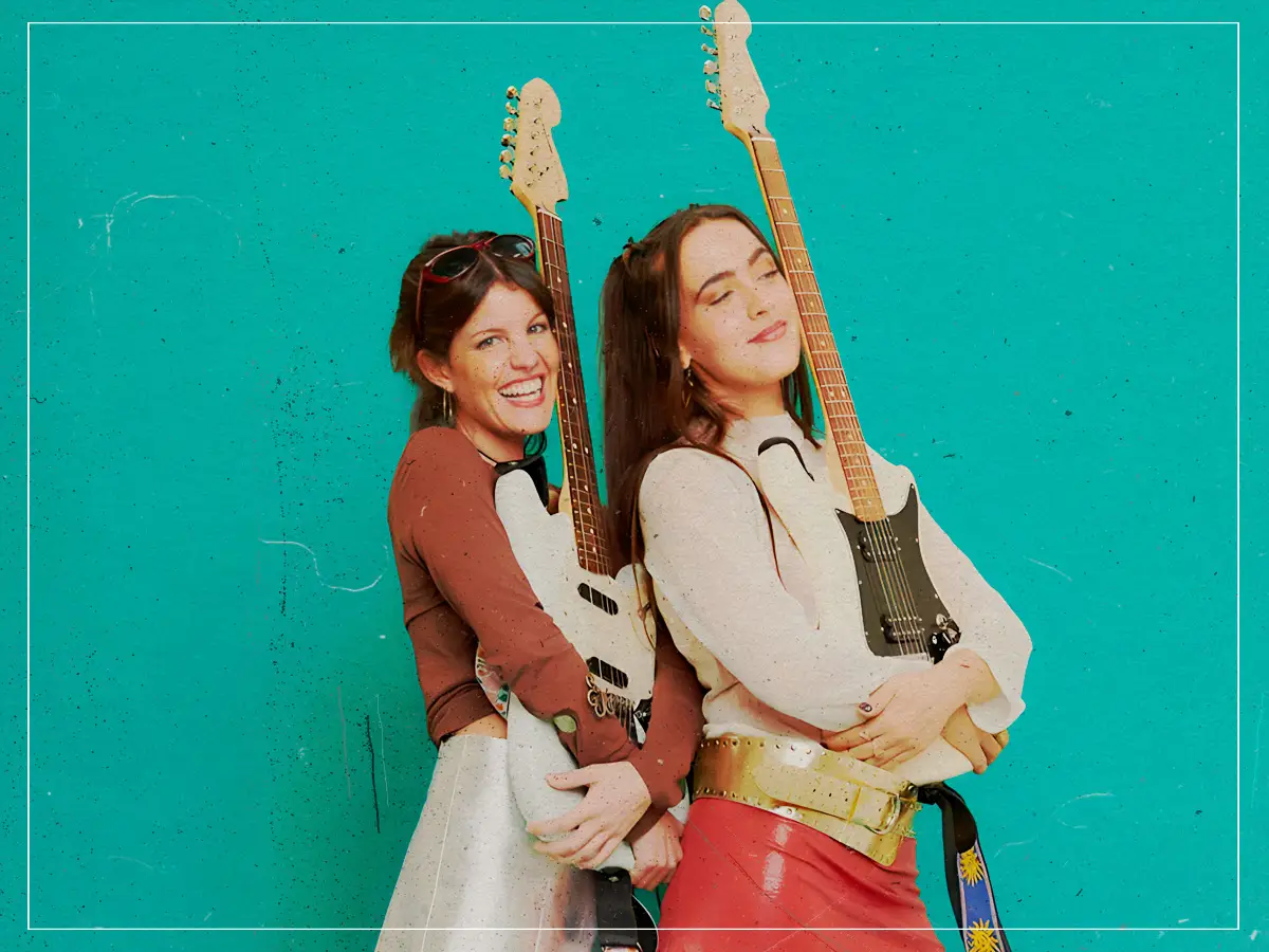 REVISÃO HINDS do álbum Viva Hinds: melhor, maior e mais corajoso