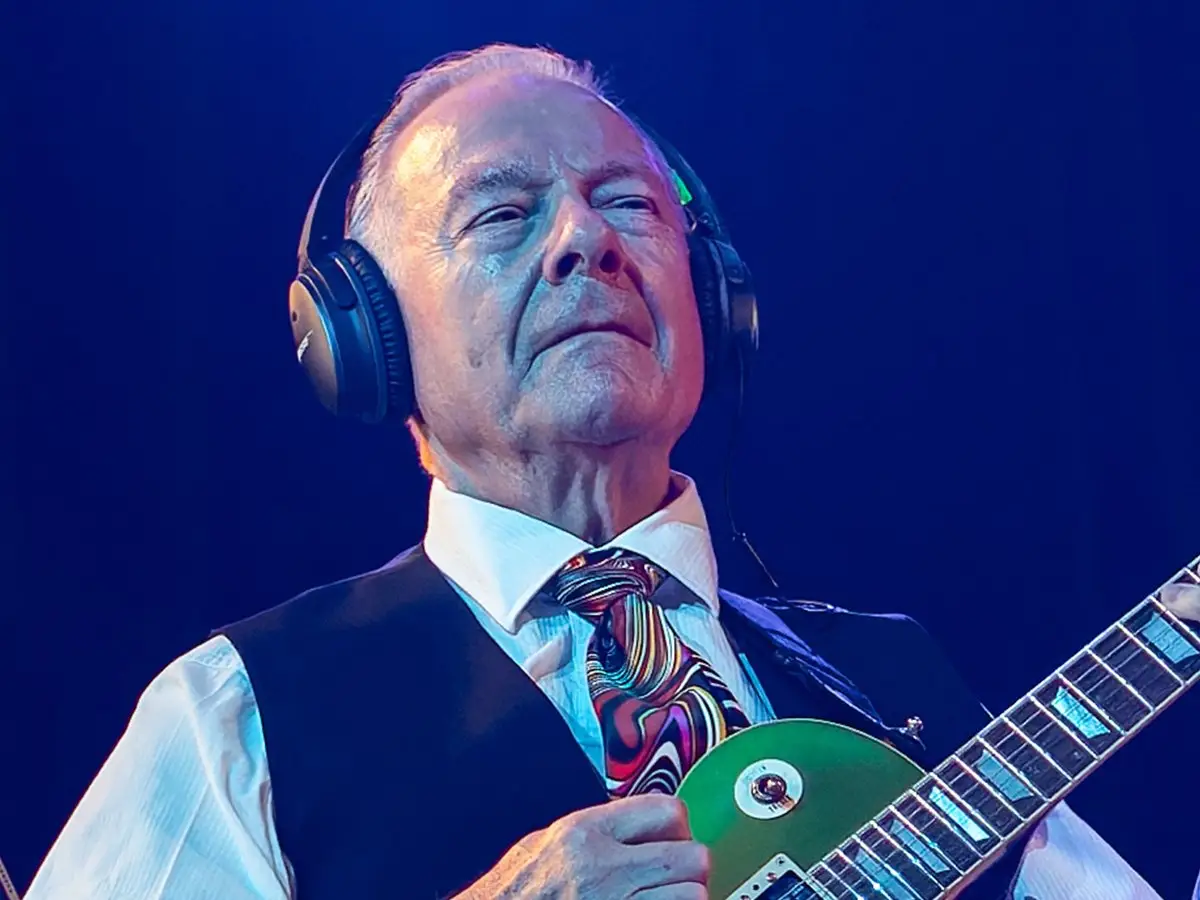 Robert Fripp sufre ataques cardíacos y pospone compromisos laborales